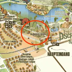 Wo ist die Serengeti? Hier im Dschungel Safari Park, nahe den Oschungel-Lodges, leben rote Varis und Kattas.