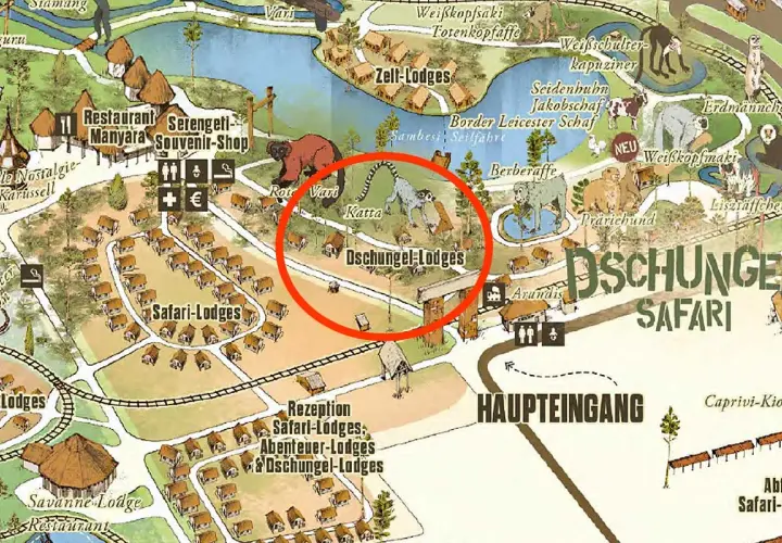 Wo ist die Serengeti? Hier im Dschungel Safari Park, nahe den Oschungel-Lodges, leben rote Varis und Kattas.