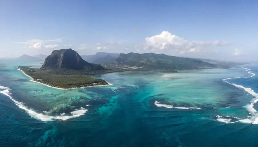 Atemberaubende Unterwasserwasserfälle vor der Küste von Mauritius, ein unvergessliches Erlebnis für jeden Safari-Liebhaber.