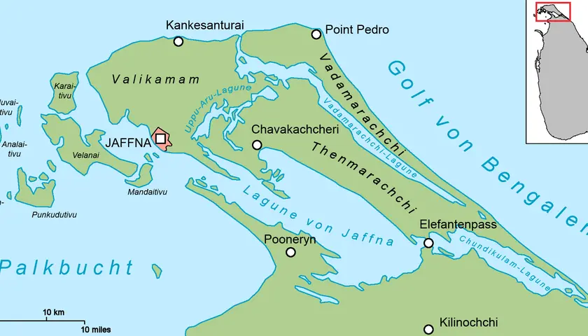 Karte der Region Jaffna, Sri Lanka, mit Städten wie Jaffna, Point Pedro und Kilinochchi, umgeben von Lagunen und dem Golf von Bengalen.