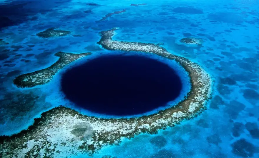 Great Blue Hole Belize – Besuch, Tauchen & Geologie