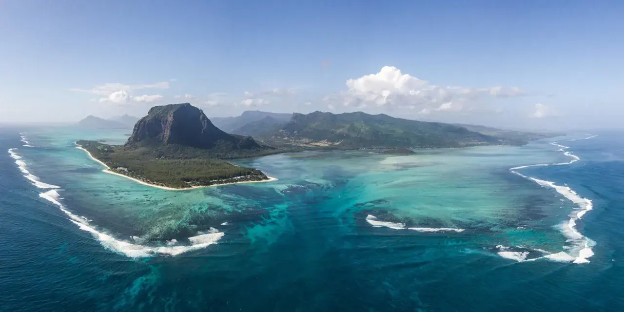 Atemberaubende Unterwasserwasserfälle vor der Küste von Mauritius, ein unvergessliches Erlebnis für jeden Safari-Liebhaber.