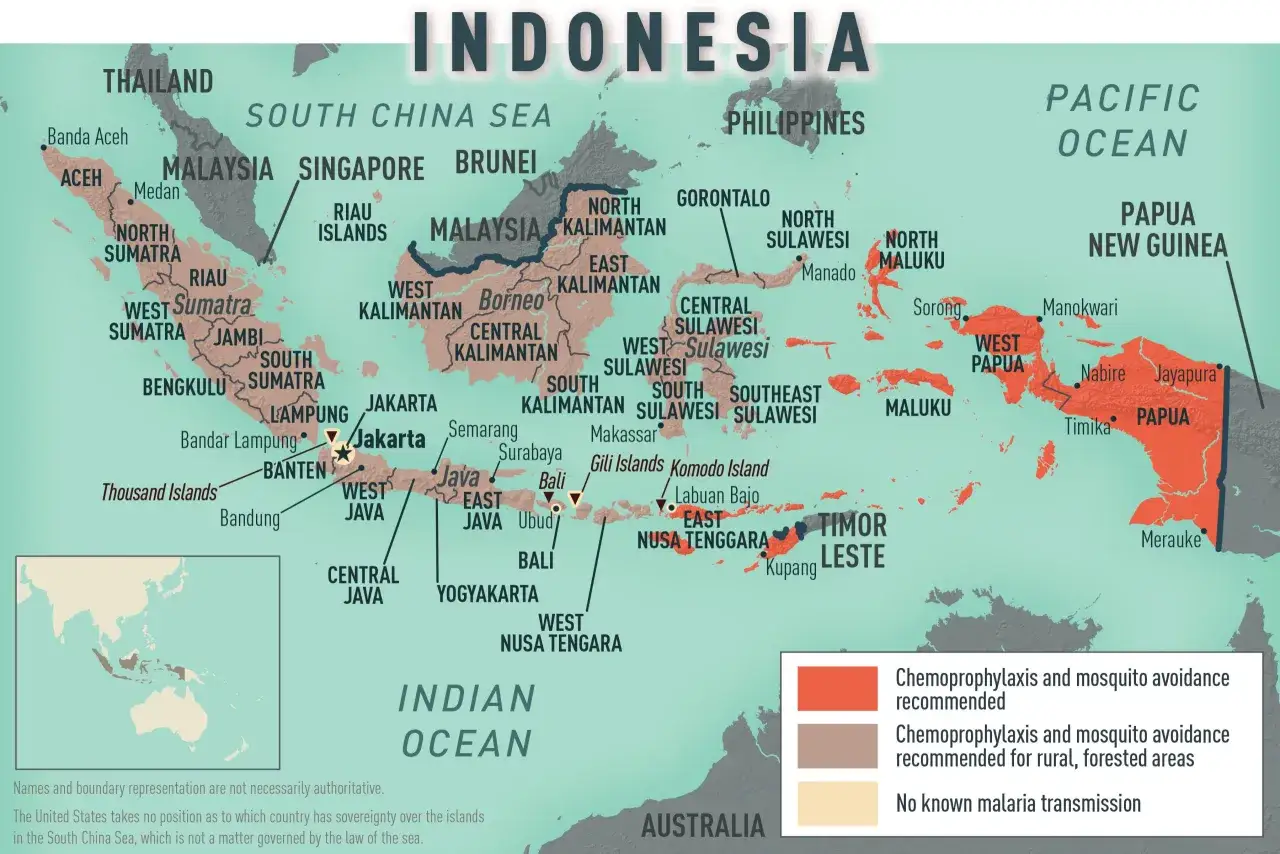 Karte von Indonesien mit Gebieten, in denen Impfungen und Mückenschutz empfohlen werden.